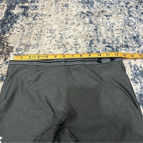 Under Armour Gray & Black Biker Shorts Size Small - Picture 5 of 7
